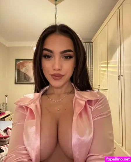 Giuliaaloii OnlyFans Thumbnail #e1t3WdqLH2
