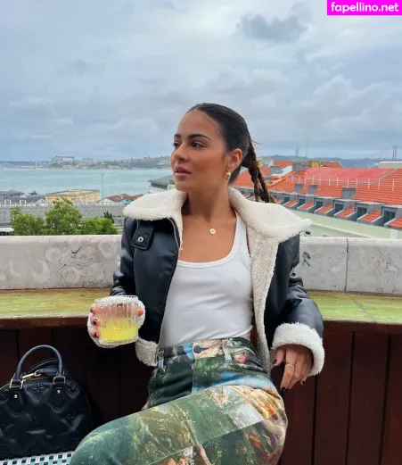 Giullia Buscacio OnlyFans Thumbnail #foldOzo7w9