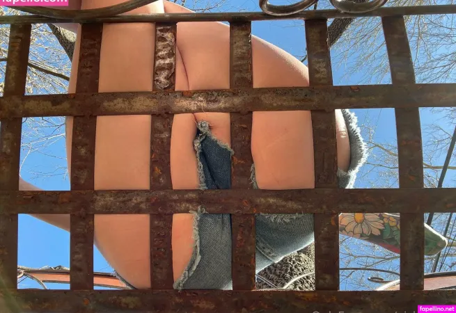 Gizbanggg OnlyFans Thumbnail #DY8G1E1DxO