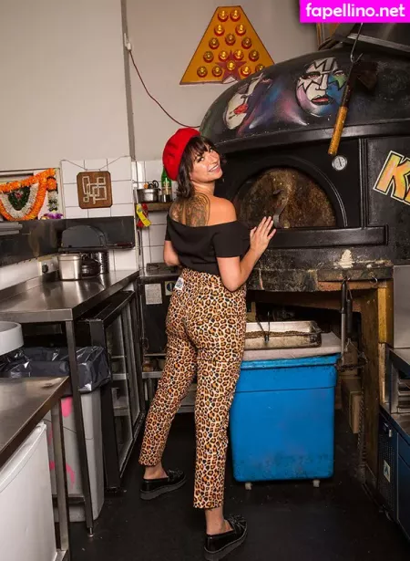 Gizzi Erskine OnlyFans Thumbnail #1Hp1JPztCl