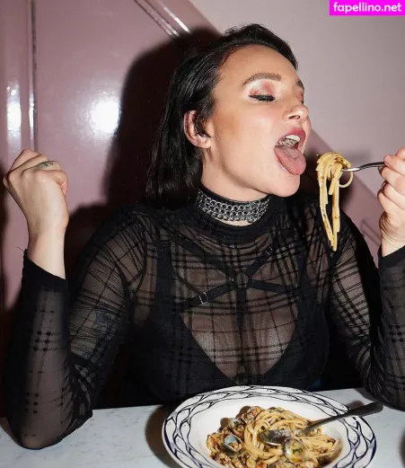 Gizzi Erskine OnlyFans Thumbnail #4P046WEC1H