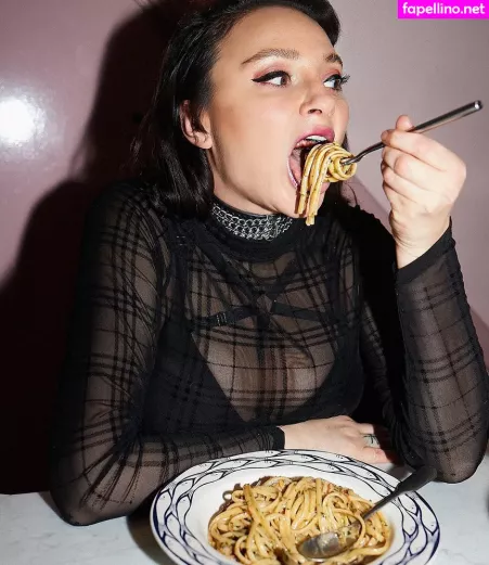 Gizzi Erskine OnlyFans Thumbnail #B1zudXpl1Y