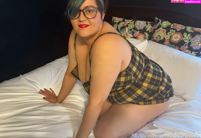 Glasses And Asses OnlyFans Thumbnail #S5yqzKFoD8