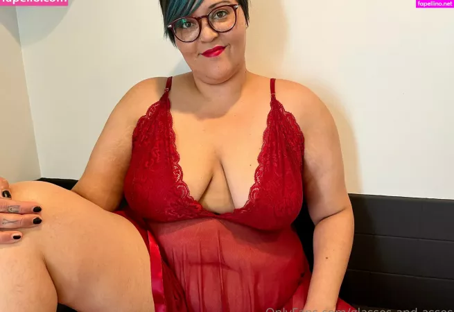 Glasses And Asses OnlyFans Thumbnail #hKN1iyBPZH
