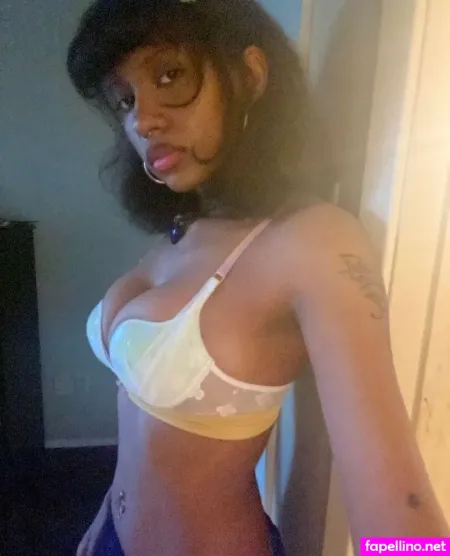 Glitterqueefguy OnlyFans Thumbnail #6c6E3YEP93