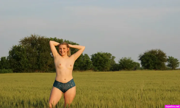 Goddessgolden25 OnlyFans Thumbnail #eIokBIPPpz
