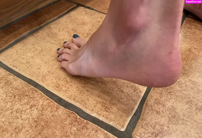 Goddesszeldafeet11 OnlyFans Thumbnail #n3sdjfZ6EQ