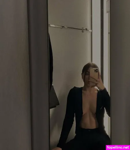 Gold Oyster OnlyFans Thumbnail #KoG0MU8eWA