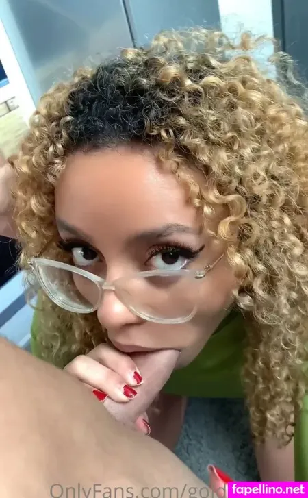 Goldencurls OnlyFans Thumbnail #4j2Jqi0TfA