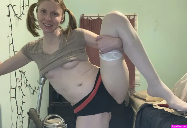 Goofykitty4u OnlyFans Thumbnail #5un3mw4KlA