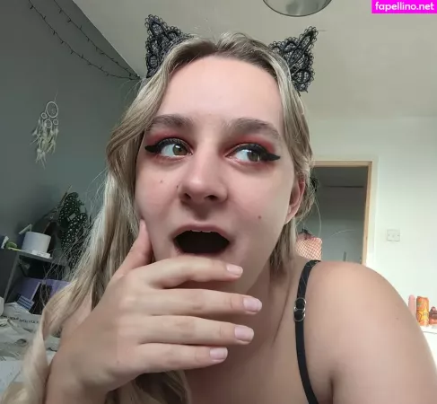 Goth Kitten OnlyFans Thumbnail #jNN7fPTr3C