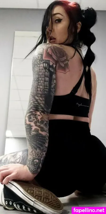 Goth Muscle Mommy OnlyFans Thumbnail #g4Ra7uLcPO
