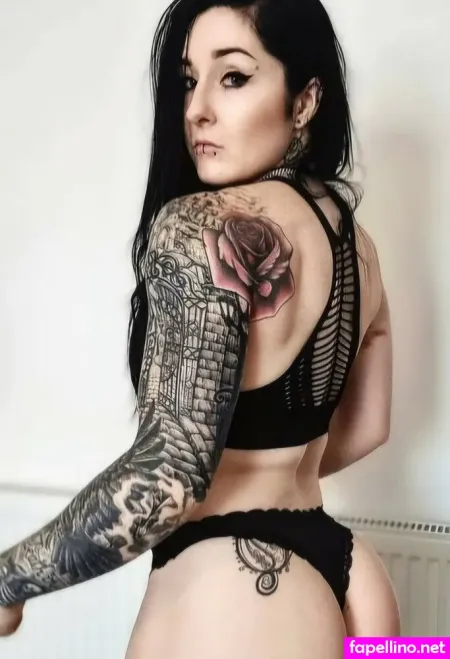 Goth Muscle Mommy OnlyFans Thumbnail #uOWUNH1IsD