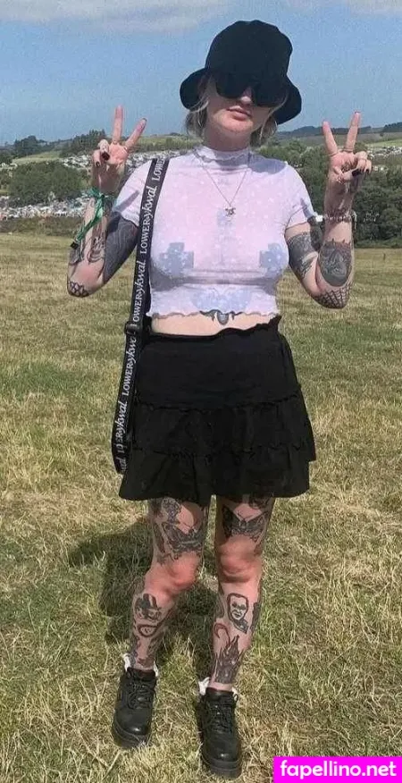 Goth Queen OnlyFans Thumbnail #0ar0Wm956x