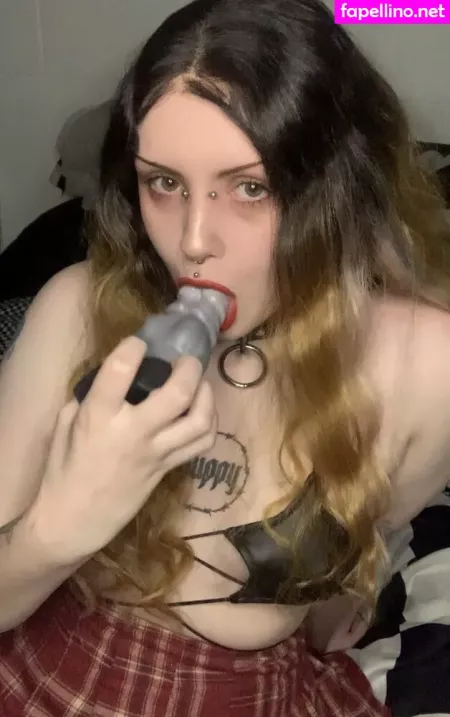 Gothbabybrat OnlyFans Thumbnail #JLxRU3xsoB