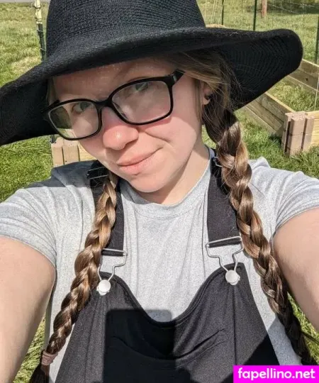Gothicc Farm Wife OnlyFans Thumbnail #H1XJ9KYKbH