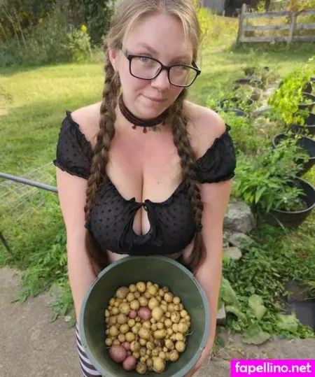 Gothicc Farm Wife OnlyFans Thumbnail #Ze4ZTizf9O