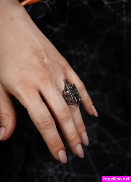 Gothique OnlyFans Thumbnail #BIrJe2Wa2V