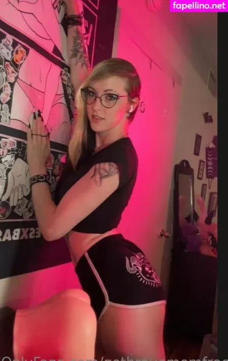 Gothravemomfree OnlyFans Thumbnail #9m0aoQ6w4z