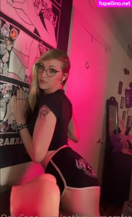 Gothravemomfree OnlyFans Thumbnail #E2zU3hz9f7