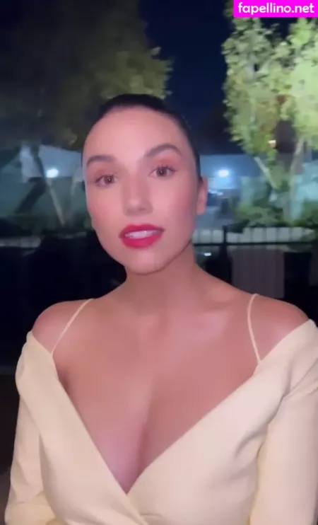 Grace Caroline Currey OnlyFans Thumbnail #2UHYjdLPrU