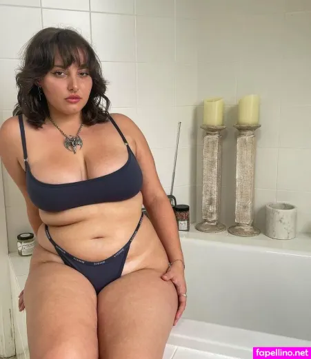 Gracexholland 1 OnlyFans Thumbnail #Yh7TW9CIem