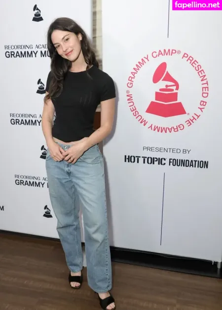 Gracie Abrams OnlyFans Thumbnail #0Bt99jEdIA