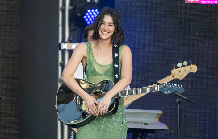 Gracie Abrams OnlyFans Thumbnail #0RNG6Epqo8