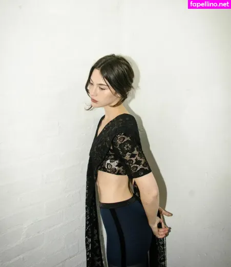 Gracie Abrams OnlyFans Thumbnail #0VIBMrPKAt