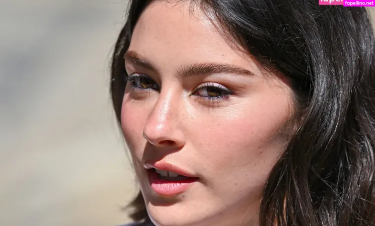 Gracie Abrams OnlyFans Thumbnail #1C3JDdN59N