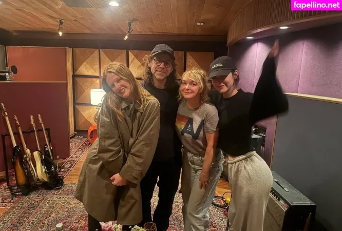 Gracie Abrams OnlyFans Thumbnail #4ClgtIOA0r