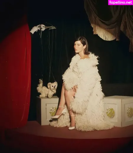 Gracie Abrams OnlyFans Thumbnail #4Il7hthrf2