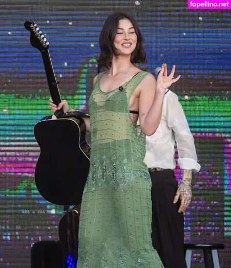 Gracie Abrams OnlyFans Thumbnail #4kCIvwSCQb