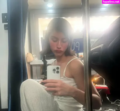 Gracie Abrams OnlyFans Thumbnail #7eAY9NY5yh