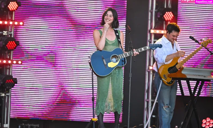 Gracie Abrams OnlyFans Thumbnail #CNrCSOggtz