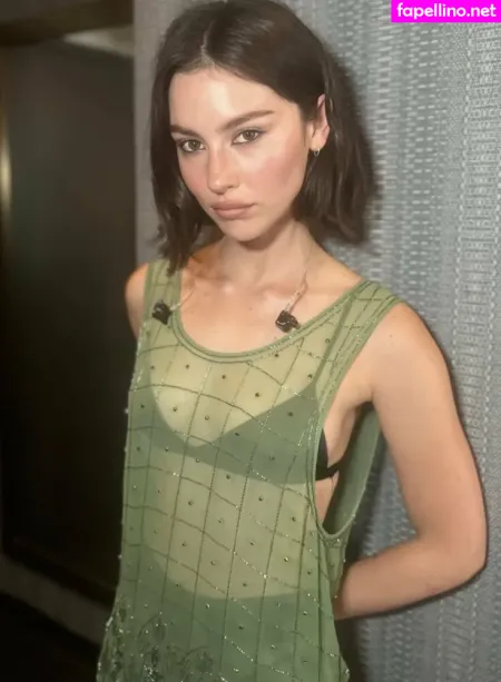 Gracie Abrams OnlyFans Thumbnail #D7vq0W3Ln0