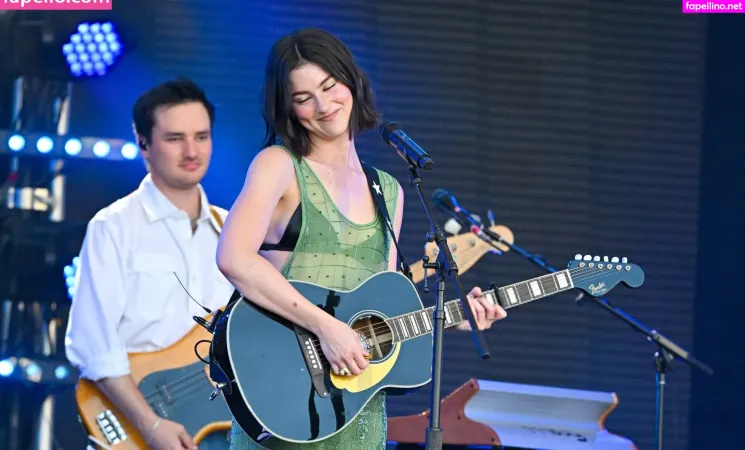 Gracie Abrams OnlyFans Thumbnail #EADycc0SEA