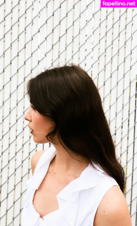 Gracie Abrams OnlyFans Thumbnail #NikuX1xTCI