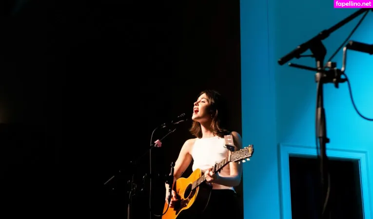 Gracie Abrams OnlyFans Thumbnail #R9wisbG1bQ