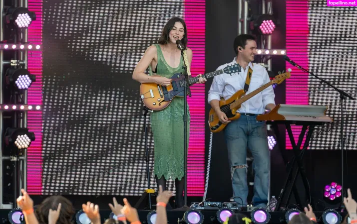 Gracie Abrams OnlyFans Thumbnail #UNgYQwGdnj