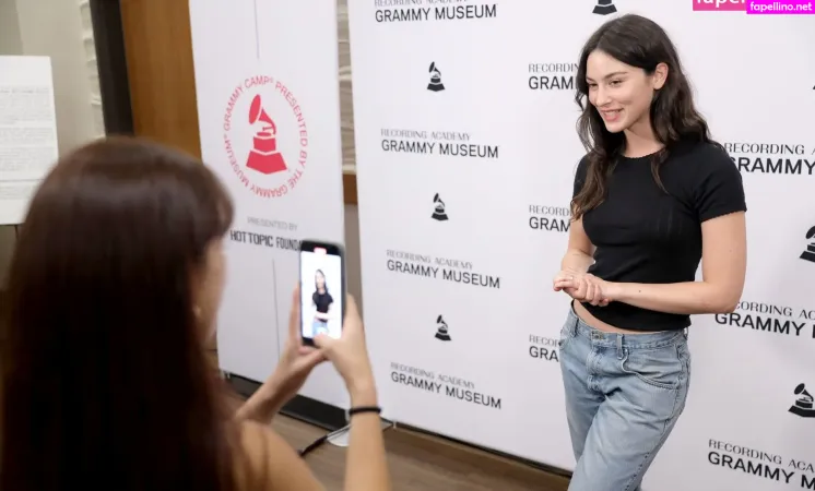 Gracie Abrams OnlyFans Thumbnail #YJjjgQKoch
