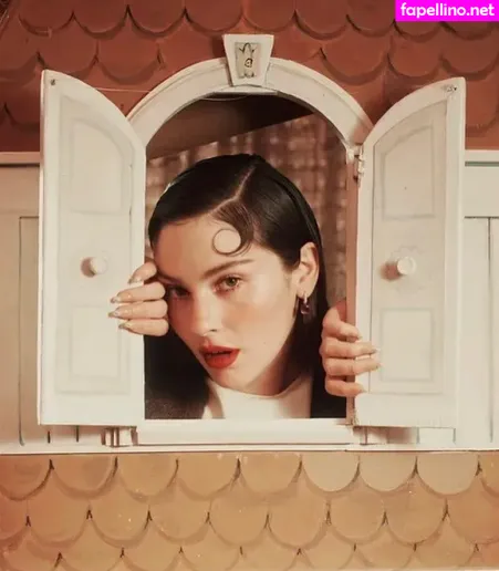 Gracie Abrams OnlyFans Thumbnail #YuUntrzgtG