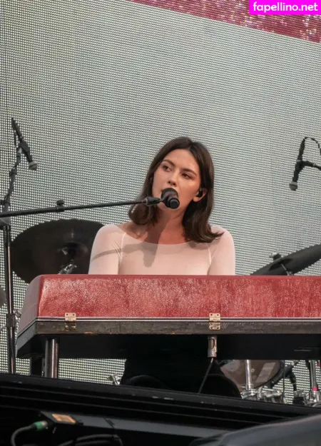 Gracie Abrams OnlyFans Thumbnail #Zw02ipVMQA