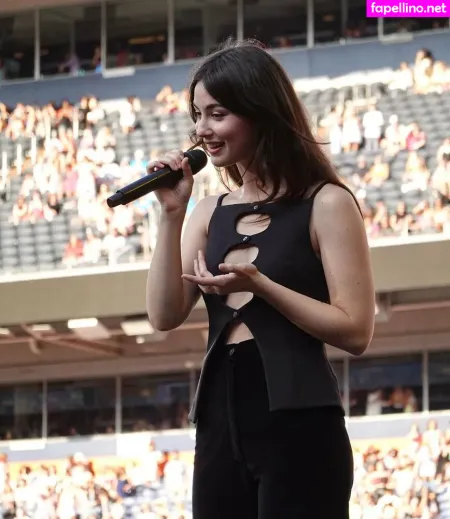 Gracie Abrams OnlyFans Thumbnail #faiEBPGnap