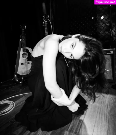 Gracie Abrams OnlyFans Thumbnail #hPNCBZ98mp