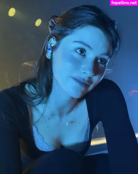 Gracie Abrams OnlyFans Thumbnail #iIITdAwaPv