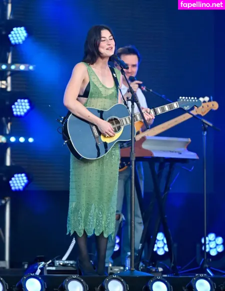 Gracie Abrams OnlyFans Thumbnail #jB2YU4FLgP