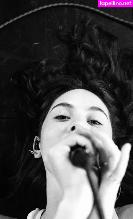 Gracie Abrams OnlyFans Thumbnail #jCTTZwnGAA