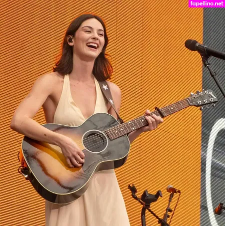 Gracie Abrams OnlyFans Thumbnail #mPyB6AquG3