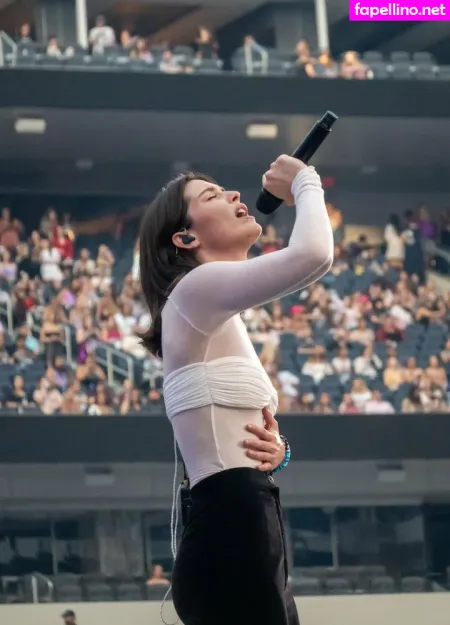 Gracie Abrams OnlyFans Thumbnail #pVihO8ejVn